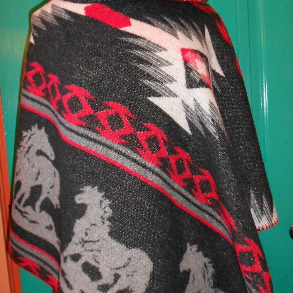 NWT Gray Mustang Rhonda Stark Poncho